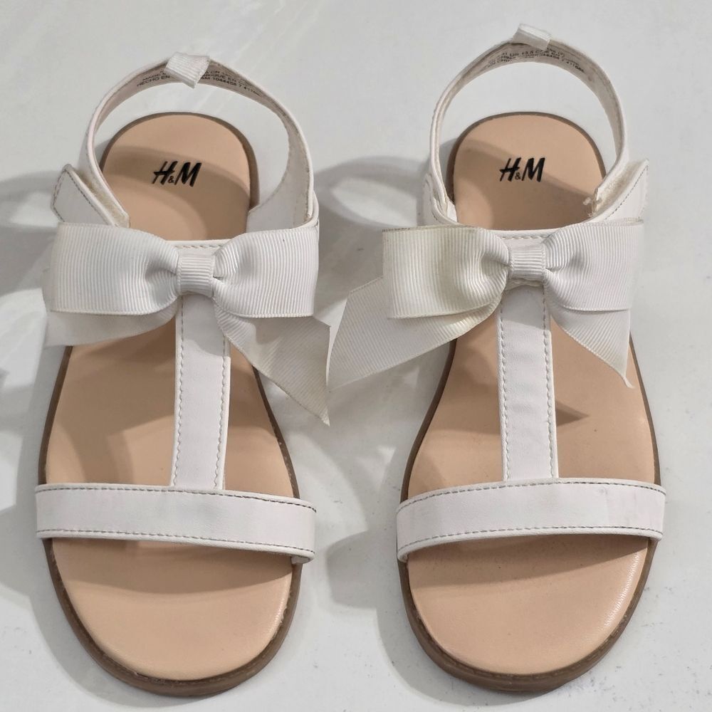 H&M Girls White Strap On Sandals with Elegant Bow Size 13